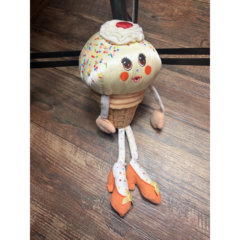 Vintage 1984 Amtoy Sweet Delights Vanilla Ice Cream Plush Toy American Greetings
